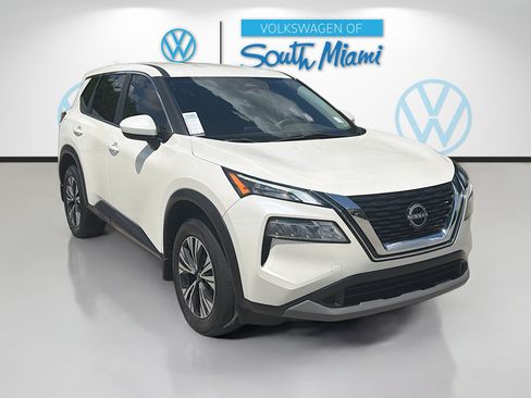 Used 2023 Nissan Rogue SV image 1