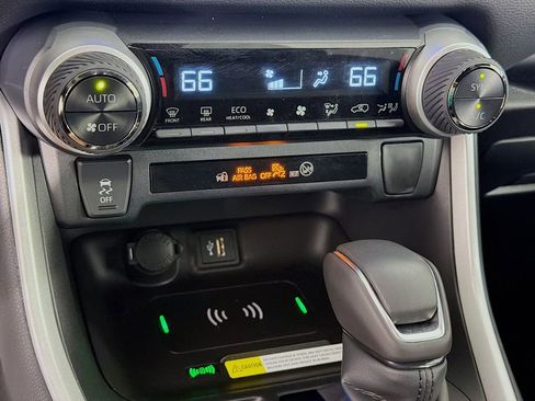 Used 2024 Toyota RAV4 SE AWD/4WD image 19