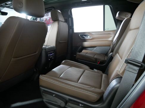 Used 2022 Chevrolet Tahoe High Country AWD/4WD image 32