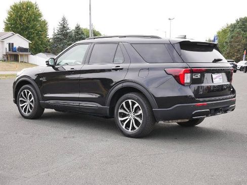 Certified 2025 Ford Explorer ST-Line AWD/4WD image 3
