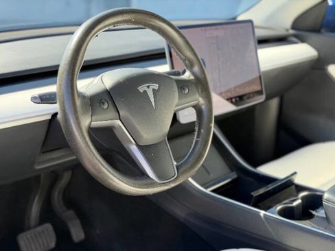 Used 2020 Tesla Model Y Long Range image 8