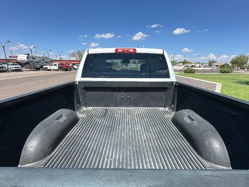 Used 2016 RAM 2500 Tradesman w/ Chrome Appearance Group AWD/4WD image 4