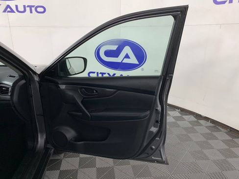 Used 2020 Nissan Rogue S image 38