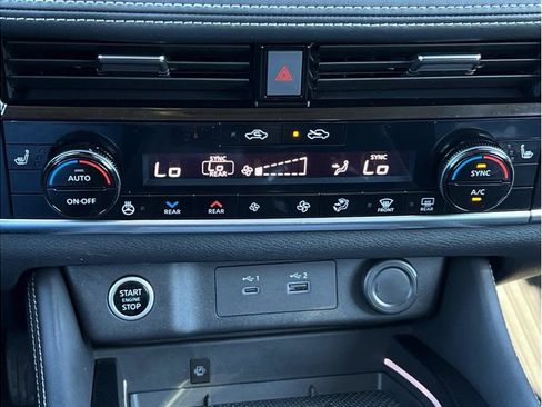 Used 2022 Nissan Rogue Platinum w/ Head-Up Display Package image 14