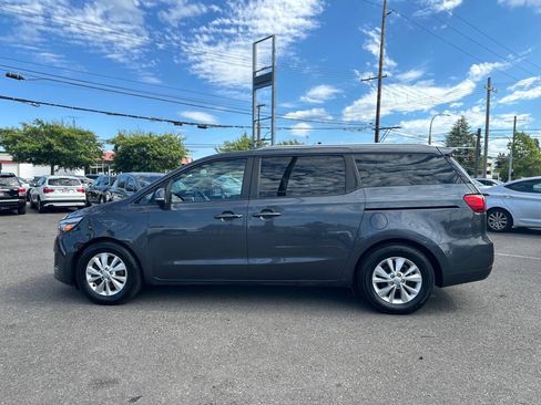 Used 2017 Kia Sedona LX w/ LX Essentials Premium Package FWD image 9