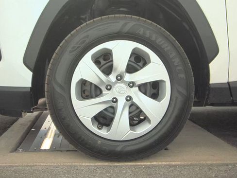 Used 2020 Toyota RAV4 LE image 10