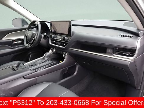 Certified 2025 Toyota Grand Highlander AWD image 31