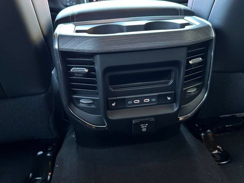 Used 2026 RAM 2500 Laramie AWD/4WD image 15