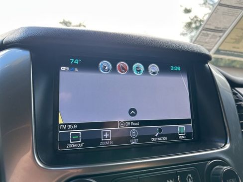 Used 2020 Chevrolet Suburban Premier image 34