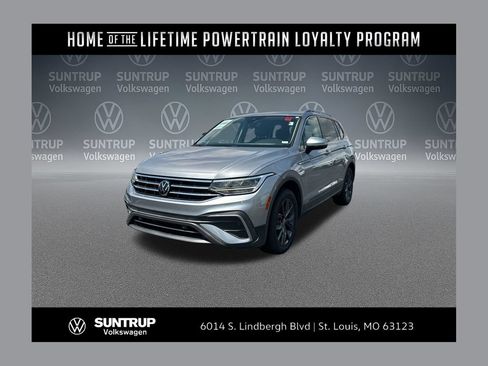 Used 2022 Volkswagen Tiguan SE w/ Panoramic Sunroof Package FWD image 1