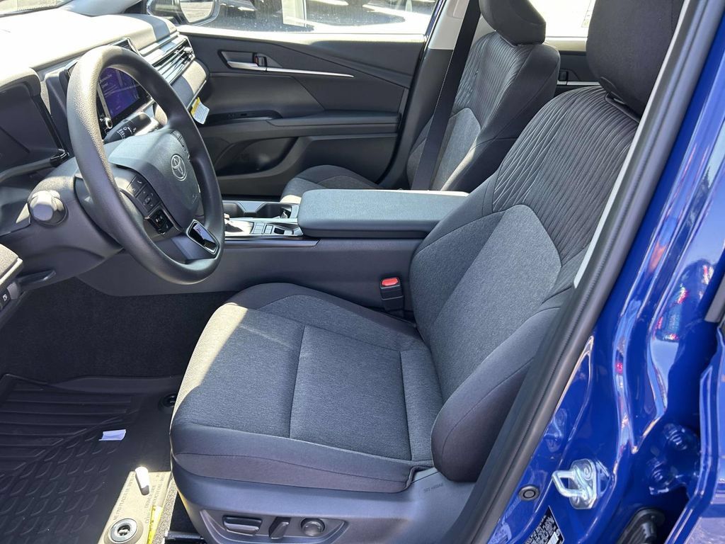 New 2026 Toyota Camry LE w/ Convenience Package FWD image 13