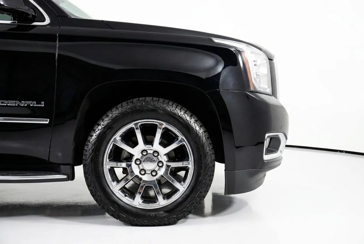 Used 2017 GMC Yukon Denali w/ Open Road Package AWD/4WD image 6