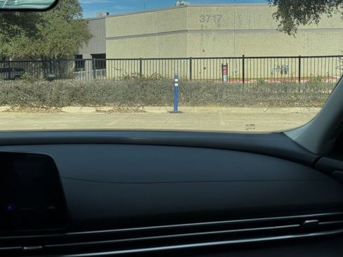 Used 2025 Hyundai Elantra Limited image 36