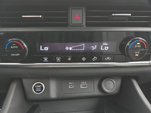 Used 2023 Nissan Rogue SV image 27