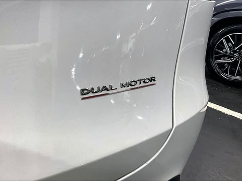 Used 2023 Tesla Model Y Performance AWD/4WD image 9