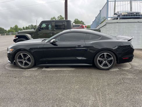 Used 2017 Ford Mustang Coupe RWD image 4