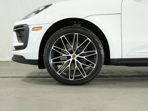 Certified 2025 Porsche Macan AWD/4WD image 42