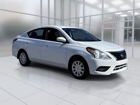 Used 2016 Nissan Versa SV FWD image 8