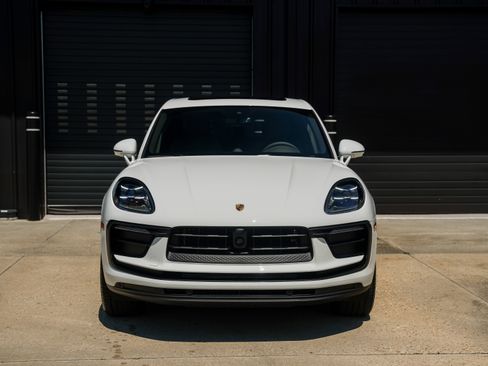 New 2026 Porsche Macan image 6