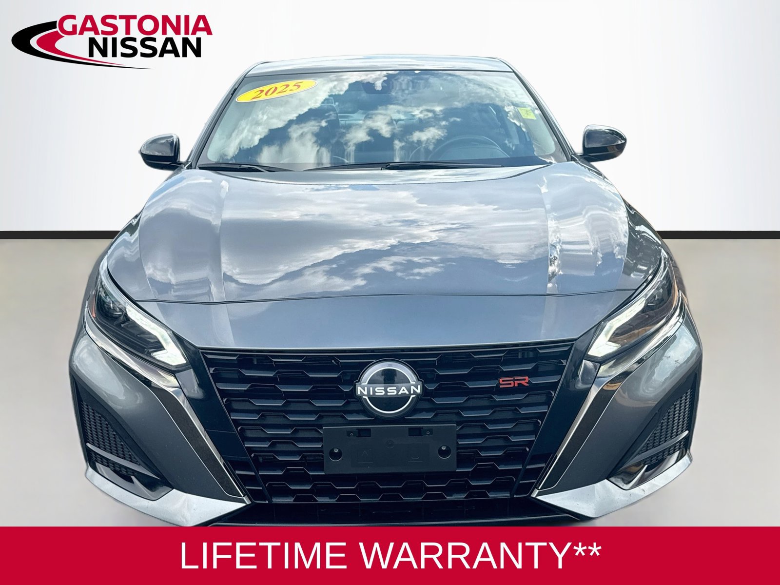 Used 2025 Nissan Altima 2.5 SR FWD image 2