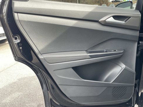 New 2026 Volkswagen Taos SE FWD image 11