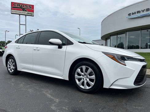 Used 2025 Toyota Corolla LE FWD image 40