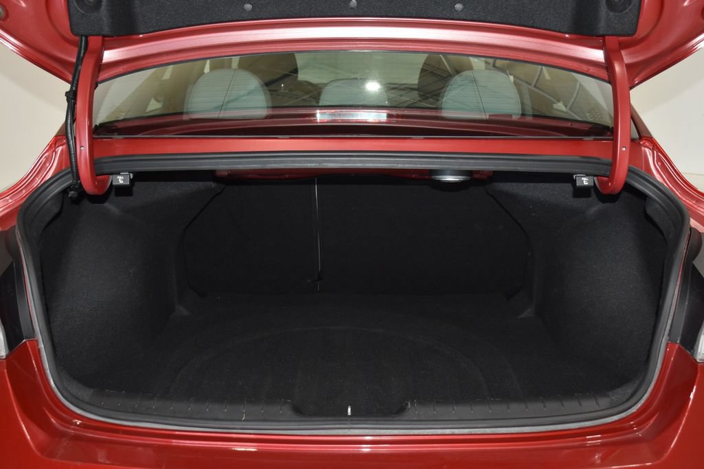 Used 2025 Hyundai Elantra Limited FWD image 30
