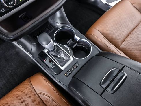 Used 2018 Toyota Highlander Limited Platinum FWD image 19