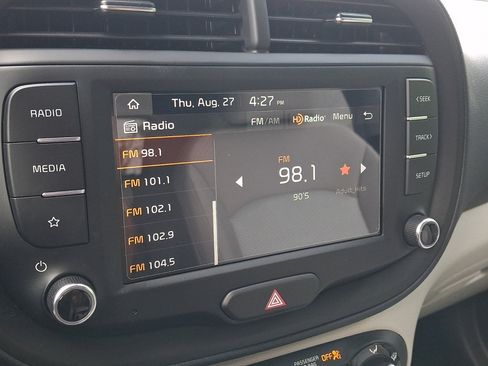 Used 2025 Kia Soul LX w/ LX Technology Package FWD image 30