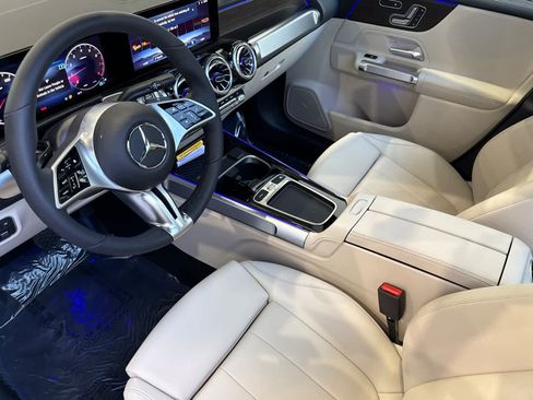 New 2026 Mercedes-Benz GLB 250 image 9