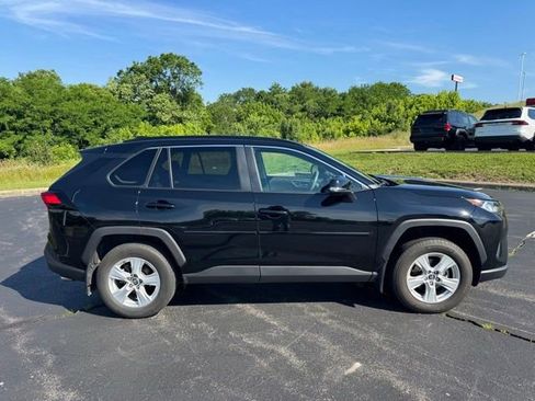 Used 2020 Toyota RAV4 XLE w/ Convenience Package FWD image 2