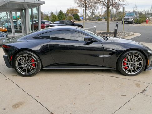 Used 2019 Aston Martin V8 Vantage Coupe image 4