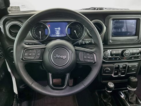 Used 2023 Jeep Wrangler Unlimited AWD/4WD image 17