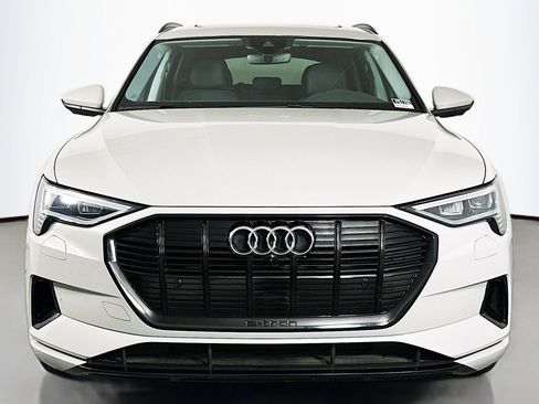 Used 2021 Audi e-tron Premium w/ Convenience Plus Package image 2