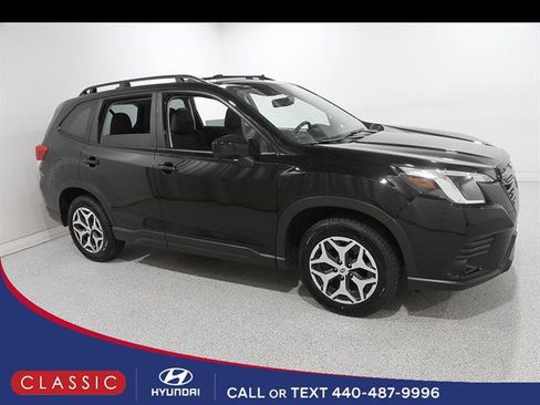 Used 2023 Subaru Forester Premium AWD/4WD image 1