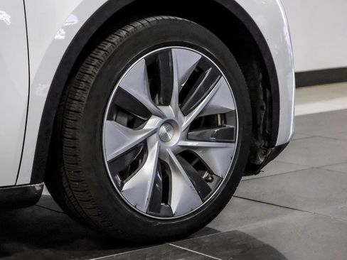 Used 2022 Tesla Model Y Long Range image 53