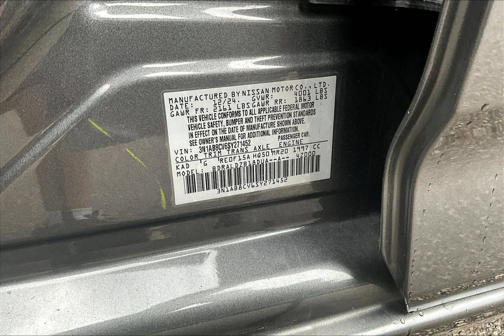 Used 2025 Nissan Sentra SV FWD image 17
