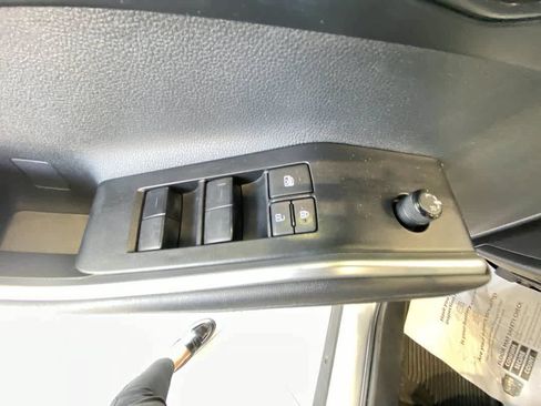 Used 2023 Toyota Highlander XLE AWD/4WD image 16
