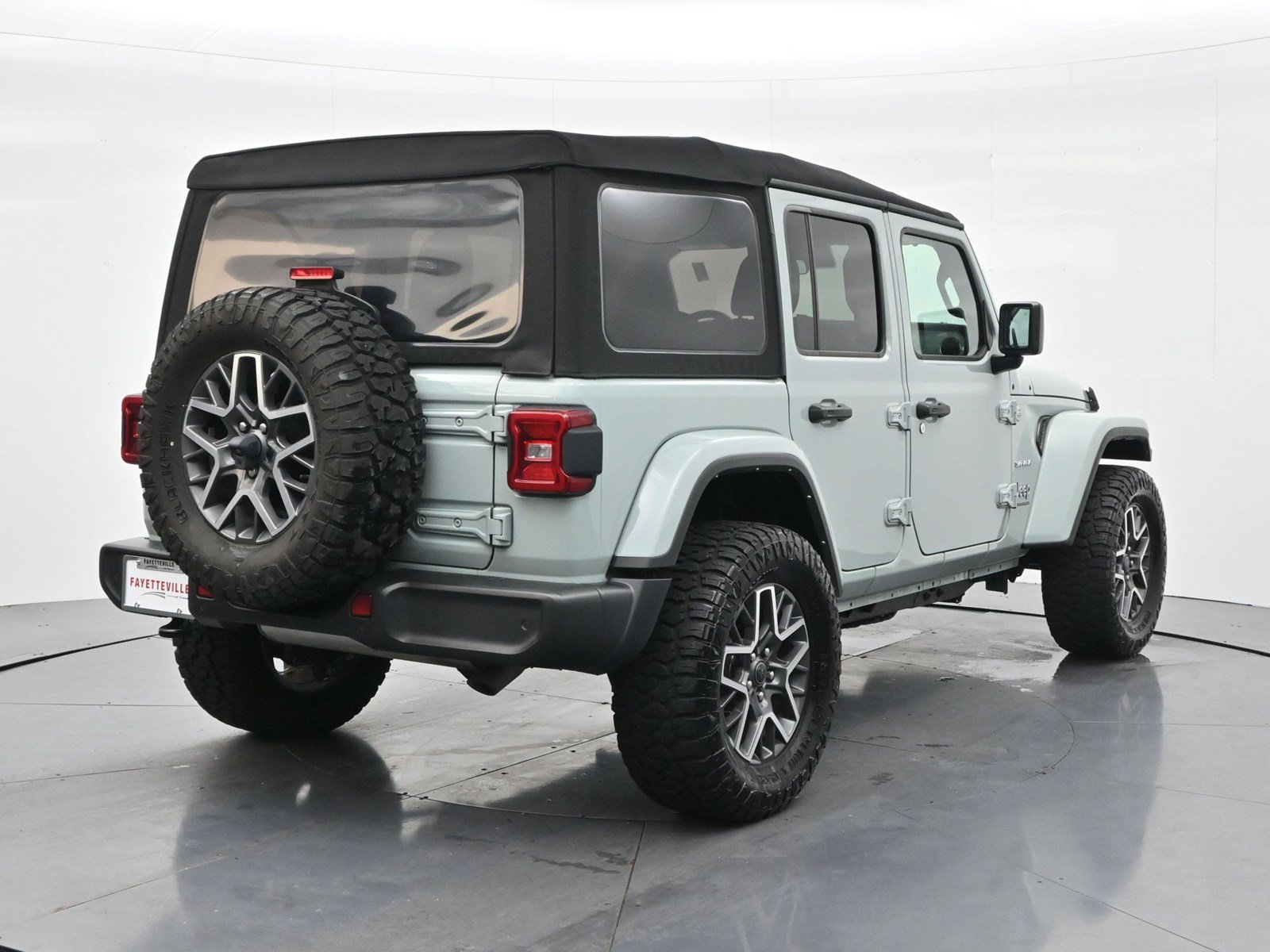 Used 2024 Jeep Wrangler Unlimited Sahara w/ Safety Group AWD/4WD image 5