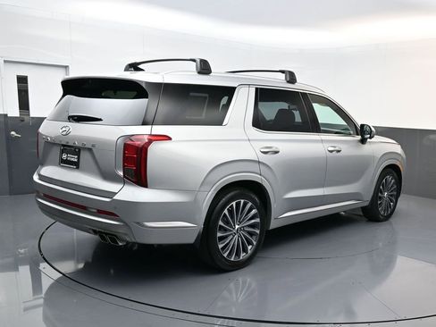 Used 2023 Hyundai Palisade Calligraphy image 3