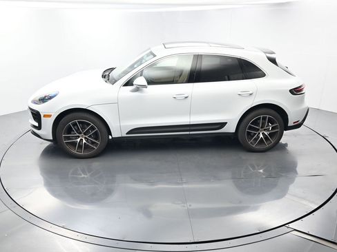 Certified 2024 Porsche Macan image 32
