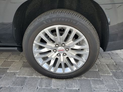 Used 2024 GMC Yukon XL Denali w/ Denali Reserve Package image 7