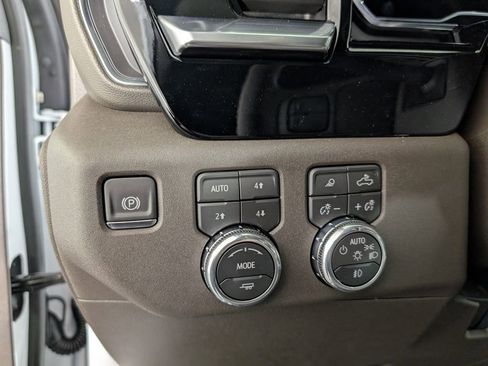 New 2025 GMC Sierra 2500 SLT w/ SLT Premium Package image 17