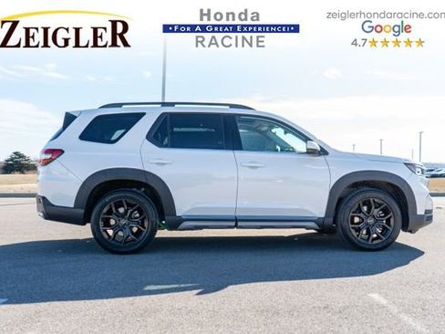 Used 2025 Honda Pilot Touring image 8