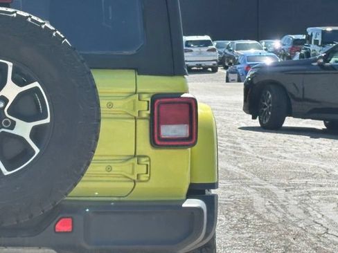 Used 2023 Jeep Wrangler Unlimited Rubicon w/ Cold Weather Group AWD/4WD image 5