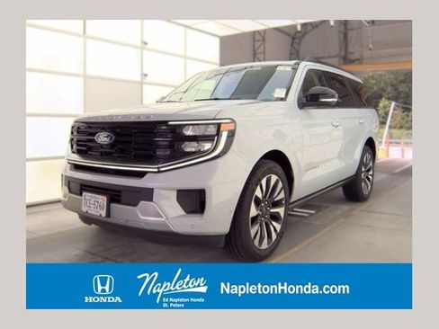 Used 2025 Ford Expedition Platinum w/ Driver's Package AWD/4WD image 1