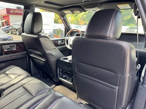 Used 2016 Lincoln Navigator Reserve image 41