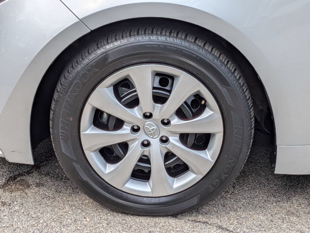 Used 2025 Toyota Corolla LE FWD image 14