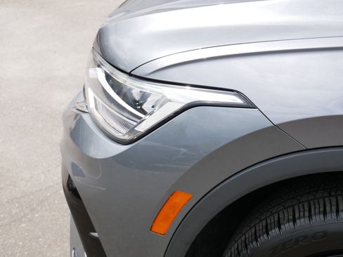 Used 2024 Volkswagen Tiguan SE R-Line w/ MDO Package, Two-Row AWD/4WD image 16
