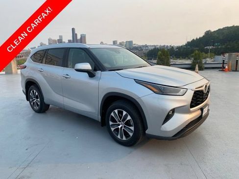 Used 2023 Toyota Highlander XLE AWD/4WD image 1